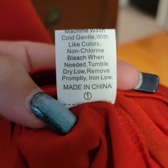 Red Scoop Neck Knee-Length Dress - Picture 3 of 3